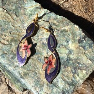 Vintage floral enamel earrings 1980’s new hooks